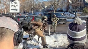 연방 요원 총격에 숨진 미국 남성, 11일 전엔 다른 요원과 충돌