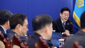 이 대통령 "우주인 쳐들어올 땐 다 같이 싸워야&hellip;외교&middot;안보 힘 모으길"