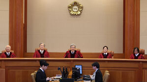 헌재 "비례대표 '3% 저지 조항' 위헌"&hellip;국회 문턱 낮아지나