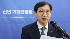 국민연금 이사장 "기초&middot;국민연금 재구조화 등 구조개혁 필요"