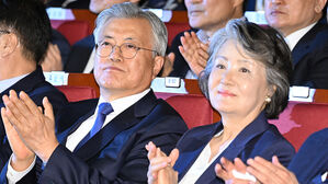 김정숙 여사 '옷값 특활비 의혹', 경찰 재수사도 무혐의