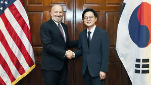 "관세 더 올릴 수 있다" 경고&hellip;한미 협의 곧 시작