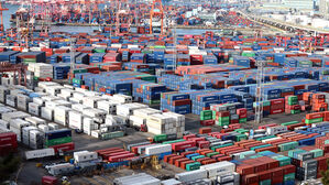 2025년 반도체&middot;조선 날고 건설 추락&hellip;산업생산 5년 만에 최소 성장