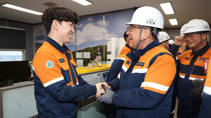 장인화 포스코그룹 회장 "압도적 실행력으로 가시적 성과 창출"