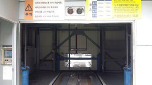 기계식 주차장서 자동차 추락&hellip;"지하 3층까지" 운전자 부상