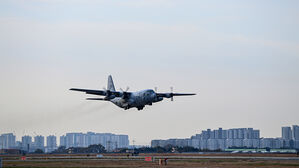 공군 수송기 엔진 결함으로 일 나하기지 비상 착륙