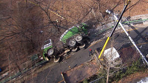 내리막길서 "브레이크 왜 이래"&hellip;전신주까지 뽑혔다
