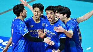 '아라우조 33점' 우리카드, 삼성화재 꺾고 2연승