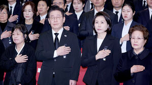 이 대통령, 고 이해찬 총리 영결식 참석&hellip;김혜경 여사 동행