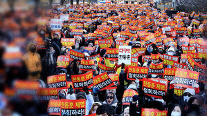 "돌아올 것" 쏟아져 나온 지지자들&hellip;무소속 달고 정면 승부?