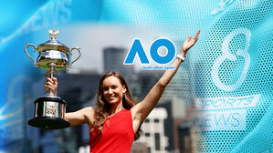 정상 오른 리바키나, 드레스 입고 기념 촬영