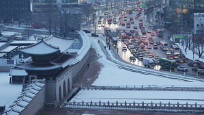 '빙판대란' 없었지만&hellip;대중교통 북새통에 충돌&middot;낙상도
