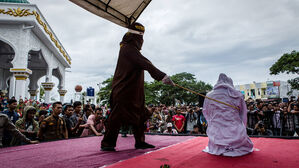 140대 채찍질에 결국&hellip;혼외 성관계 걸린 남녀 최후