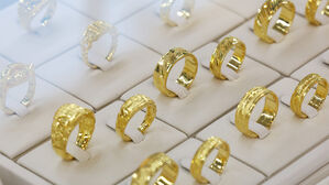 12년 반 만에 재현된 금값 폭락&hellip;"중국이 팔았다"