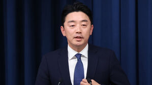 강훈식 "주가 조작 제보 포상금 30억 불과&hellip;실효성 있게 개선해야"