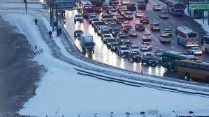 큰눈에 하루 종일 곳곳 '빙판'&hellip;출&middot;퇴근길 지하철 몰렸다