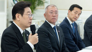 이 대통령 "토끼 있어야 호랑이도 건강&hellip;성장 과실 골고루 돌아가야"