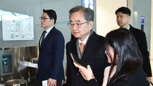 조현 외교장관&middot;미 에너지장관 "핵잠&middot;농축&middot;재처리 진전 필요"