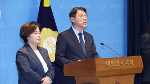조국혁신당 "계획대로 차근차근"&hellip;민주 합당 내홍 속 지선 준비 속도