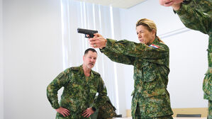 유럽 안보지형 급변에&hellip;네덜란드 50대 왕비, 예비군 입대