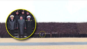 [한반도 포커스] 김정은의 후한 '사진 인심'&hellip;떠밀렸다간 '아찔'