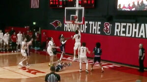 결승 득점으로 연패 탈출&hellip;여준석의 강력 '덩크'