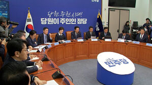 '조국혁신당 합당 대외비 문건' 파문&hellip;살벌한 설전