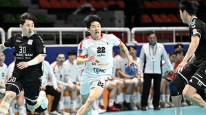 핸드볼 리그 SK호크스, 충남도청 꺾고 선두 추격