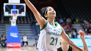 여자농구 하나은행, BNK 꺾고 1경기 차 선두 사수