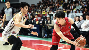 '유기상 3점포 5개' 선두 LG, 정관장 꺾고 4연승 질주