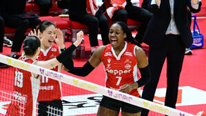 여자배구 페퍼저축은행, 선두 도로공사에 3대 1 역전승