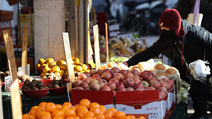 Fire Breaks Out at Mangwon Market in Mapo, Seoul; Extinguished in 50 Minutes