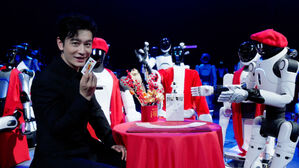 배우&middot;관객&middot;해설 모두 로봇&hellip;중국 휴머노이드 로봇 200대 갈라쇼