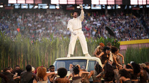 "우리 함께 아메리카"&hellip;슈퍼볼 무대서 트럼프에 맞선 팝스타