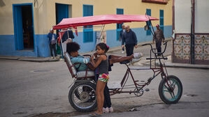아바나 버스도 멈췄다&hellip;미 봉쇄에 연료 바닥나는 쿠바