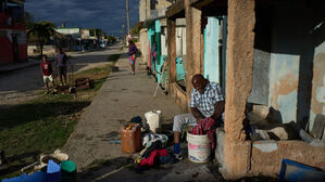 부자는 태양광, 서민은 숯불&hellip;쿠바 연료난에 생존법 극과극