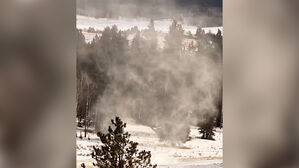 눈밭에서 솟구치더니 빙글빙글&hellip;혹한이 만든 장관