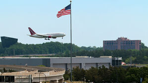 미, 드론 잡는 레이저로 '풍선' 격추&hellip;공항 폐쇄로 혼선도