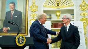 애플 팀 쿡, 트럼프 심기 건드렸나&hellip;FTC, '법률 위반 검토' 경고