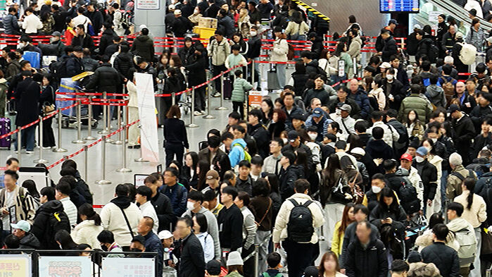 하루 평균 '20만 명'&hellip;길게 늘어선 줄에도 '활짝'