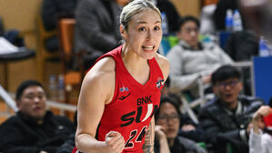 '김소니아 더블더블' BNK, 삼성생명 꺾고 5연패 탈출