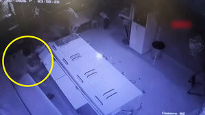 한밤 금은방 턴 도둑&hellip;CCTV 찍힌 도주 장면 '깜짝'