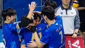 김지한 활약&hellip;'3연승' 우리카드 봄배구 향해