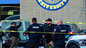 미 고교 하키장 총격 참변&hellip;3명 사망&middot;3명 부상