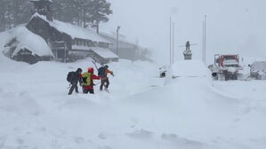 '겨울 폭풍' 미 캘리포니아 눈사태로 스키 타던 10명 실종