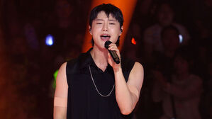 우즈, 영화 '슬라이드 스트럼 뮤트' 주연배우로