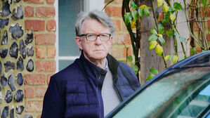 '엡스타인에 정보유출 의혹' 영국 전 주미대사 경찰에 체포