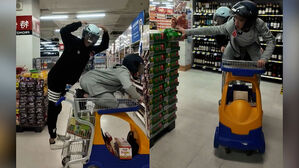 성인 남성 둘이 카트 타고 마트 '질주'&hellip;낄낄거리다 결국