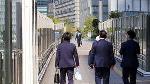 AI 공습&middot;인력난에&hellip;일본서도 화이트칼라 지고 블루칼라 뜨고