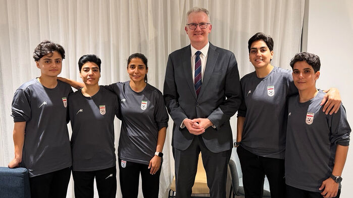 한밤중 호텔서 빠져나와 SOS&hellip;"납치당했다" 이란 발칵